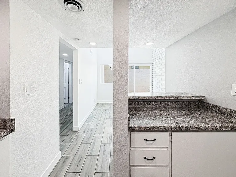 4202 N 27th St #11 — Photo 11
