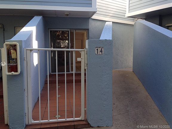 3rd image of 798 Crandon Blvd APT 14-C