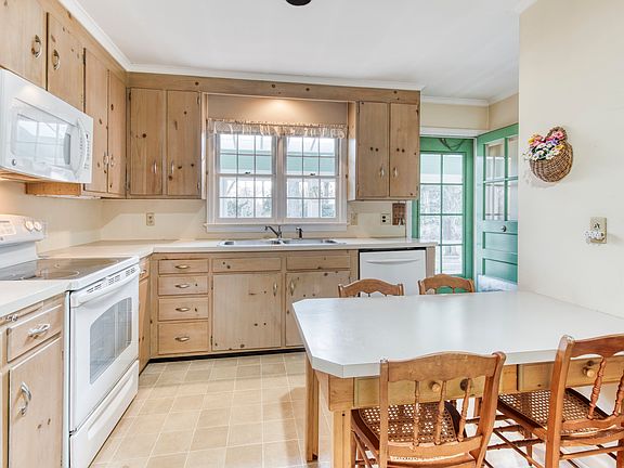 5th image of 61 White Oak Ln