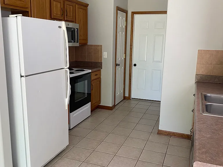 1432 Tamarisk Ct — Photo 10