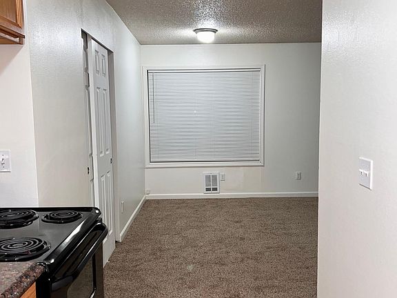 4th image of 300-E2 E Whidbey Ave