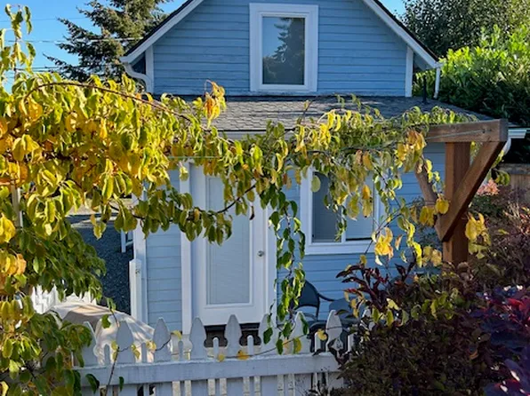 213 W 12th St, Pt Angeles, WA 98362