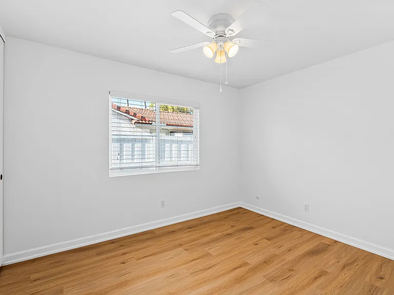2039 Village Wood Rd — Photo 32
