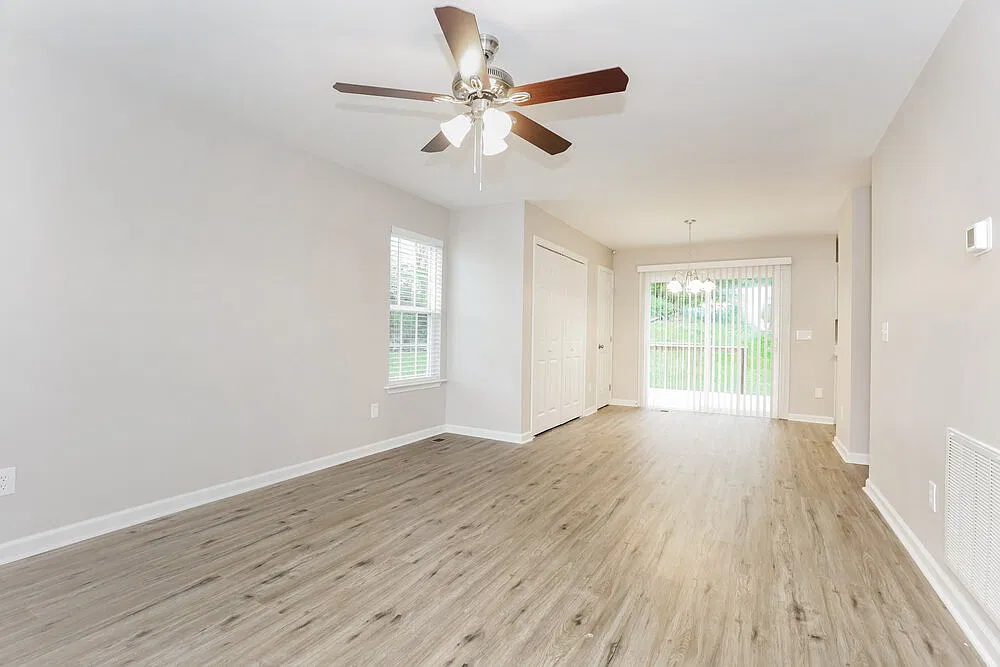 3 bed, 2.0 bath, 1330 sqft, $1,875 — Photo 4