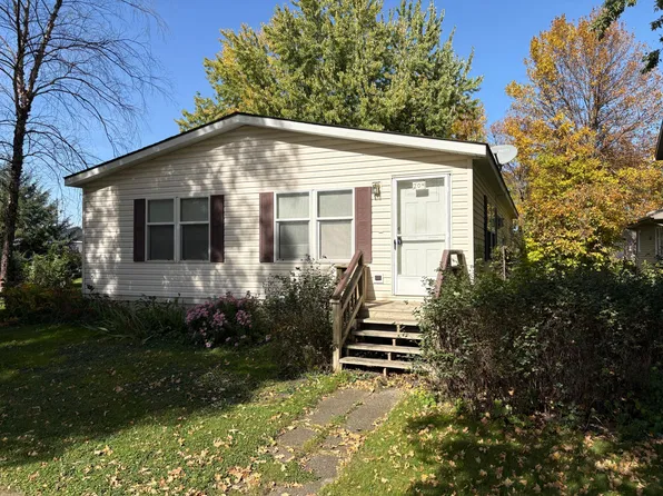 204 E Hibbard Ave, Belview, MN 56214