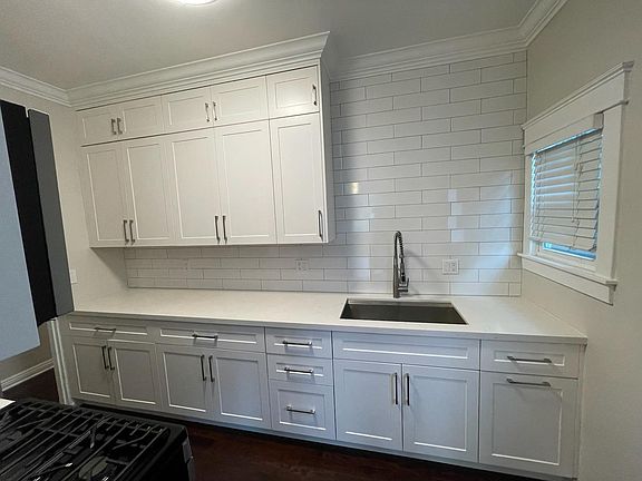4th image of 605 N Marguerita Ave #2