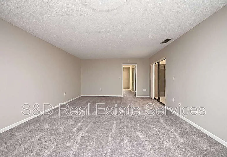 1808 Village Ct — Photo 14
