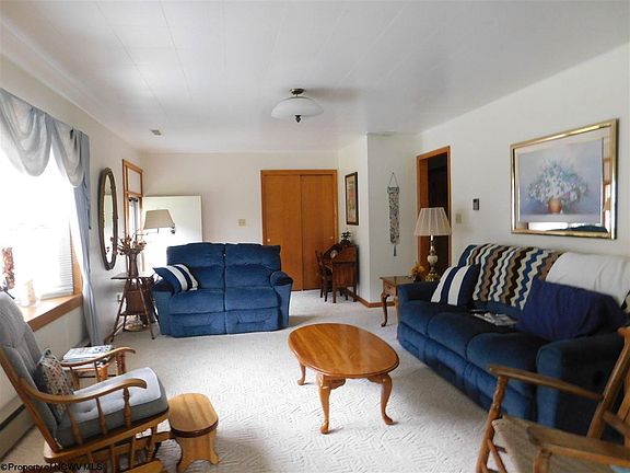 2nd image of 328 Sunny Glen Ln