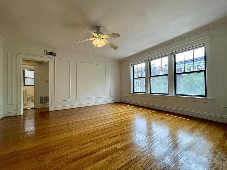 6323 S Rosebury Ave #2E — Photo 1
