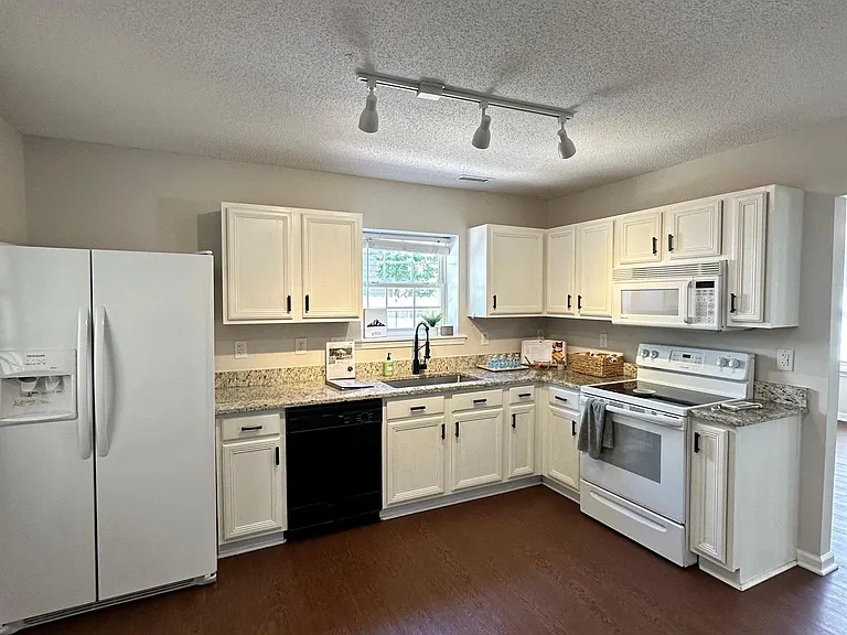 121 Cabana Dr — Photo 17
