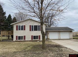 107 Holly Ln, Janesville, MN 56048
