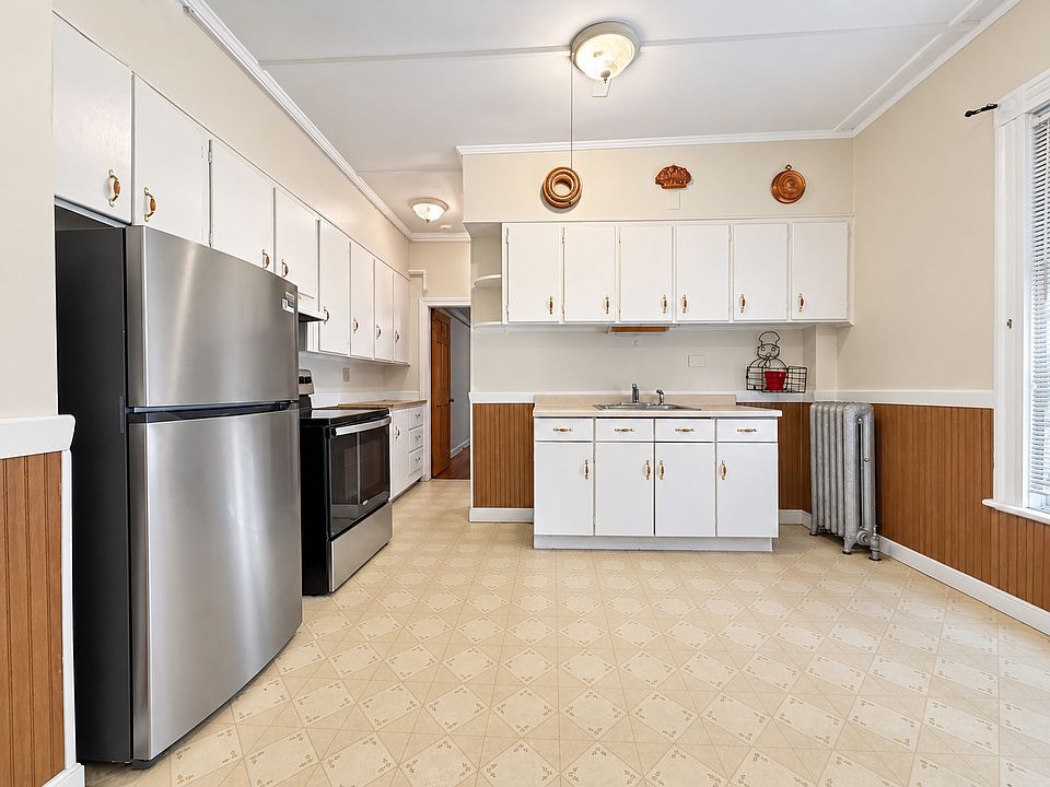 1st image of 145 Pleasant St #1