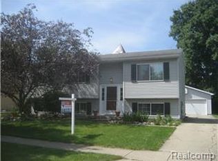 820 Meadowlark Ln, Howell, MI 48843