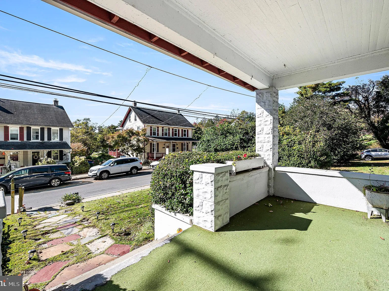 4 bed, 2.5 bath, 1760 sqft, $2,400 — Photo 3
