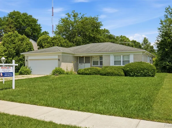 25760 Southwood Dr, Southfield, MI 48075