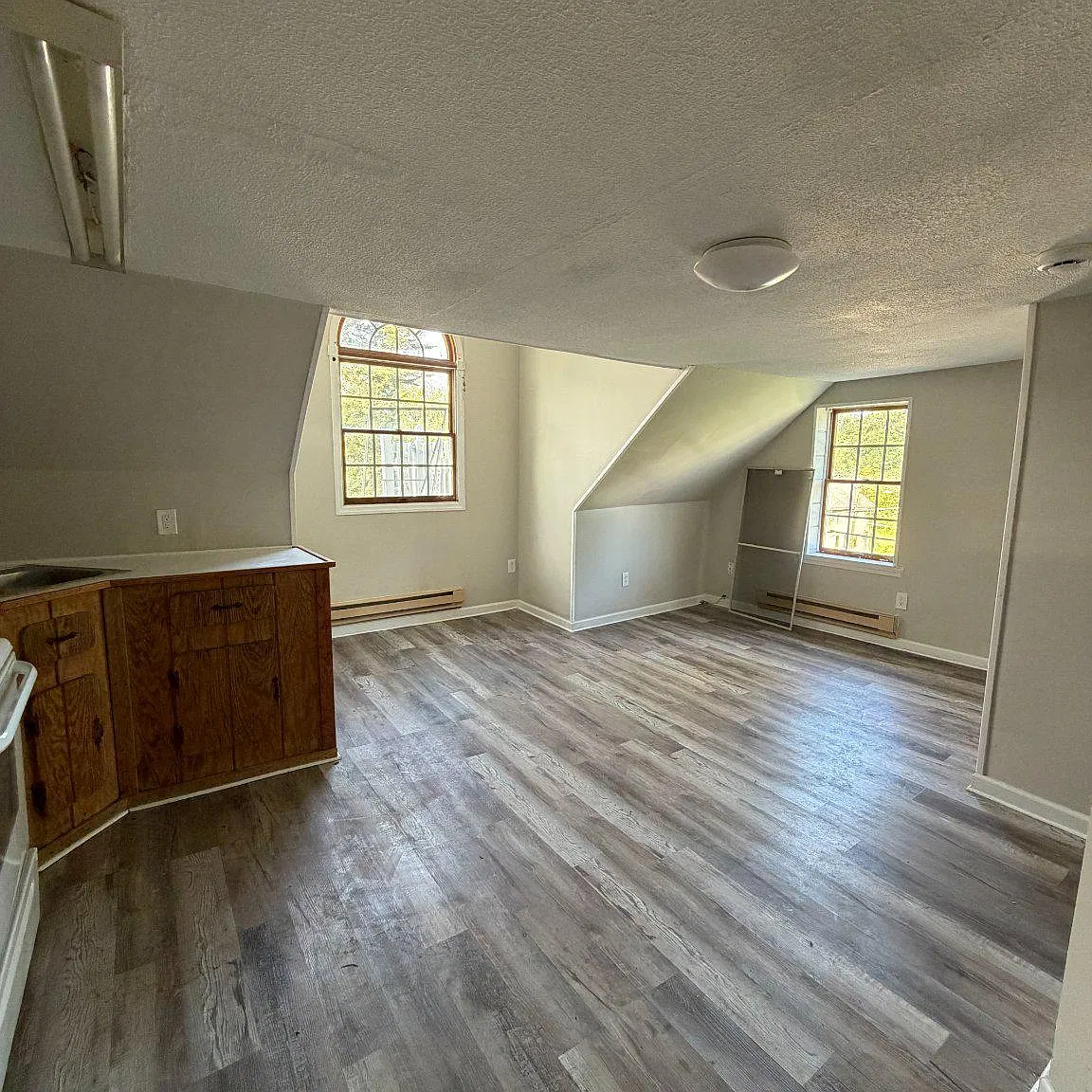1 bed, 1.0 bath, 4362 sqft, $1,050 — Photo 2