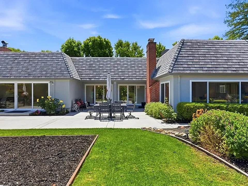 2140 Carmelita Ave