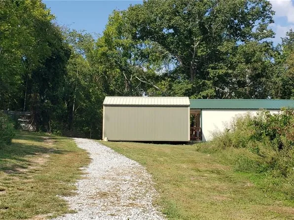 207 W 2nd St, Galena, MO 65656