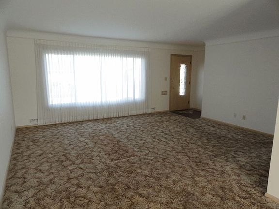 2nd image of 506 E Hillsdale Ave
