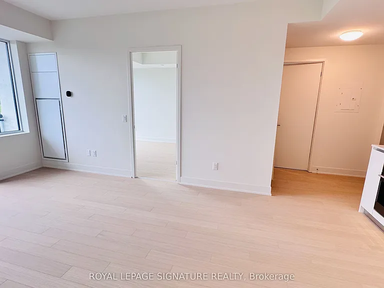 322 Dupont St #605 — Photo 25