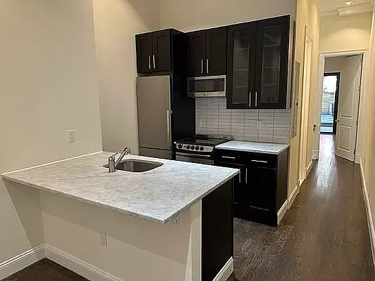 Rented by Avenues Real Estate | media 17