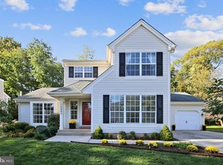 13443 Lake Shore Dr, Herndon, VA 20171