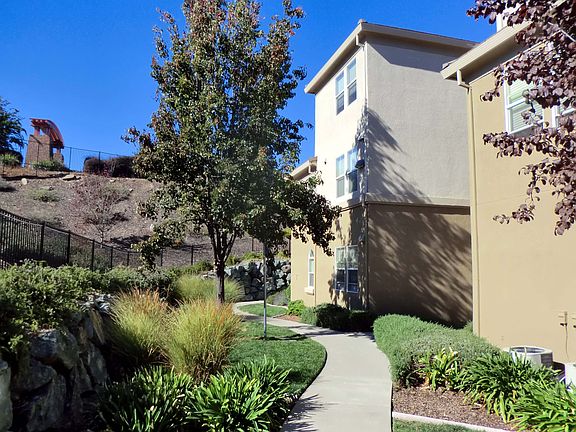 2nd image of 700 Moon Cir Unit 711