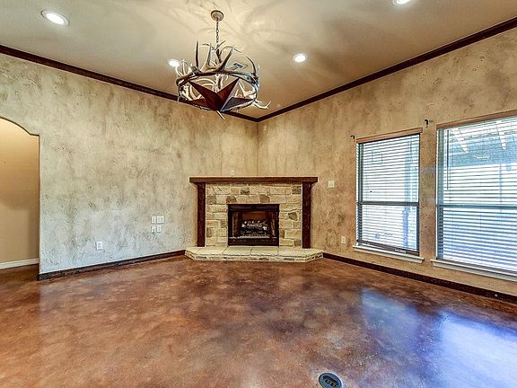 4th image of 1009 Louise Ln