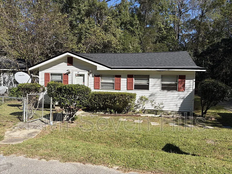 3 bed, 1.0 bath, $1,395 — Photo 2
