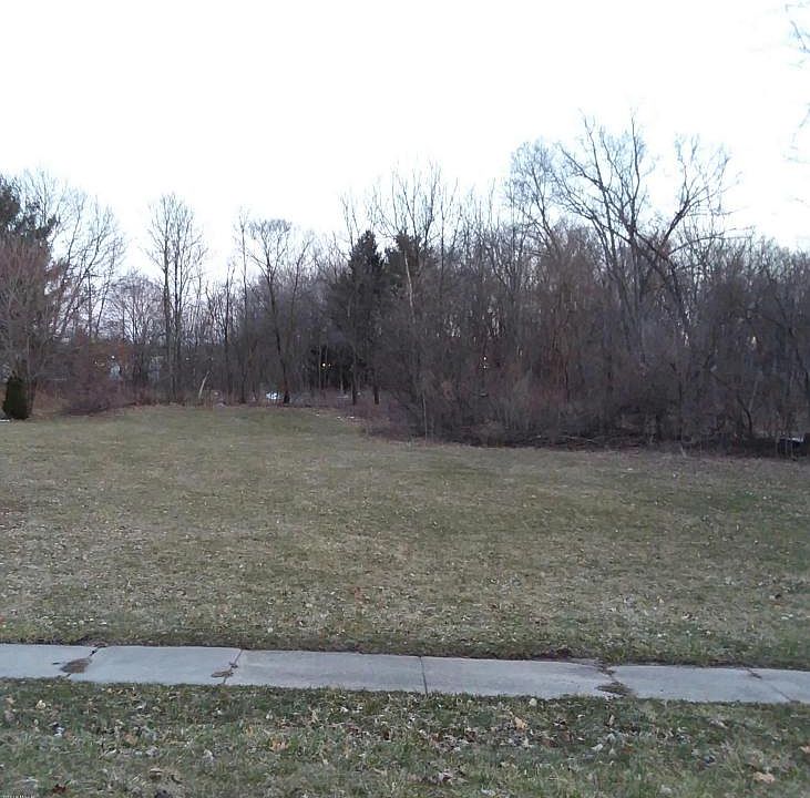 2nd image of 26631 Main St