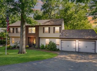 662 Pascack Rd, Paramus, NJ 07652