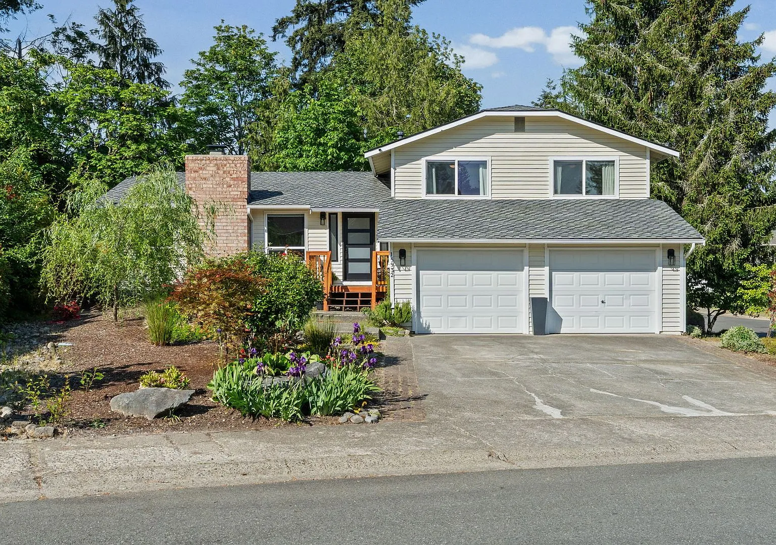 Beautiful Corner Home for Lease Fairwood — Photo 1