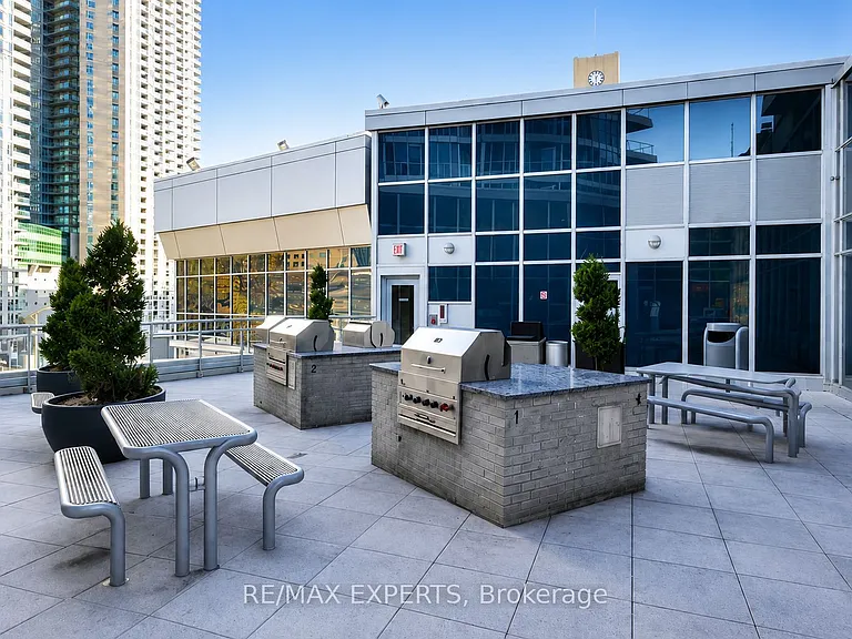 208 Queens Quay W #2211 — Photo 40