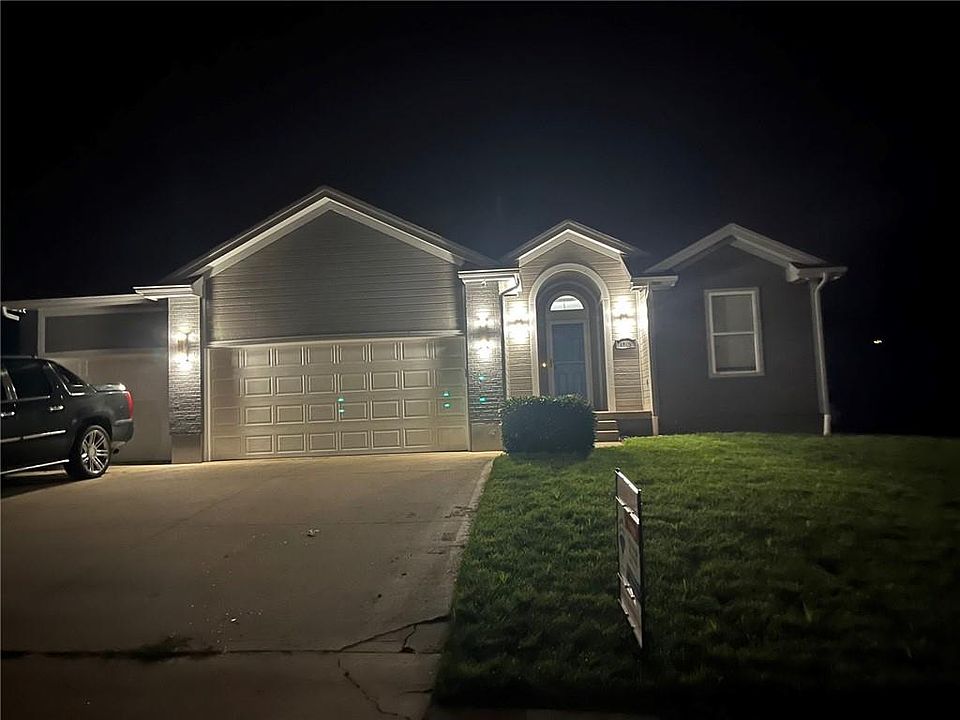 1st image of 1212 SE Highview Dr