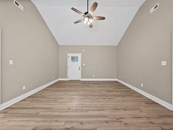 3rd image of 2785 Cedrus Ave