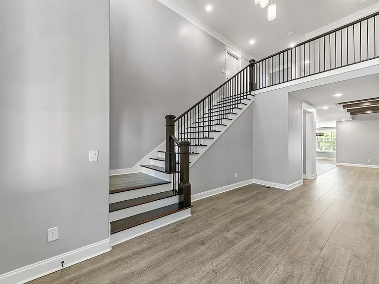 601 Joyce Ave — Photo 5