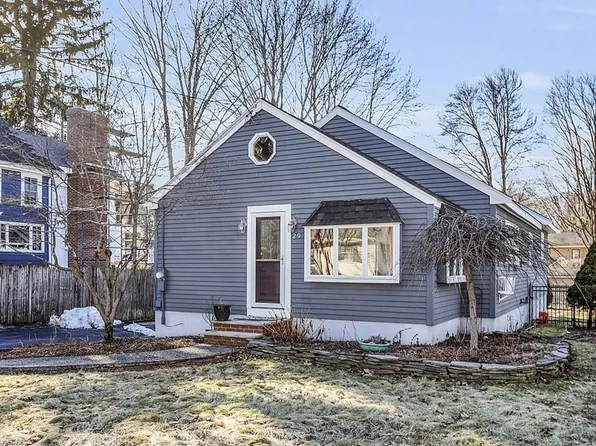 29 Wilson St, Reading, MA 01867