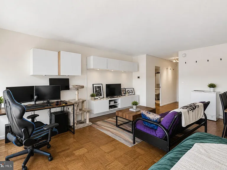 220 Locust St #18ES — Photo 2
