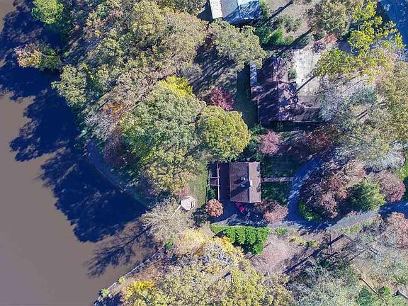 2nd image of 1912 Lord Ashley Dr