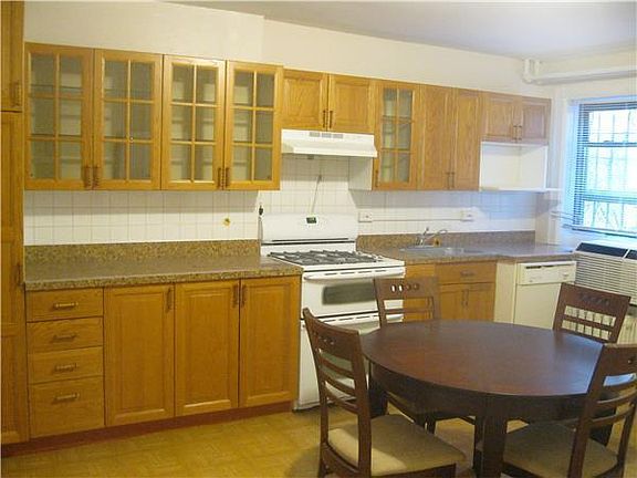 3rd image of 846 Union St #1