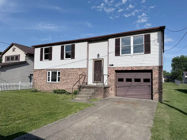 106 Pinehurst Dr, Tornado, WV 25202
