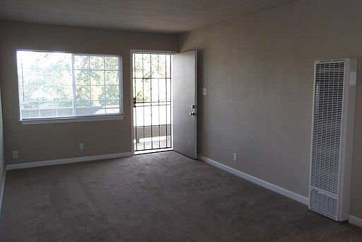 3rd image of 1616 G St APT B