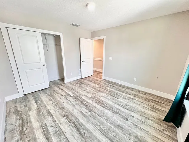 907 Randall St — Photo 11
