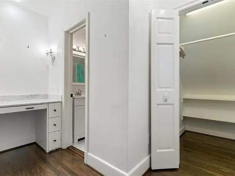 3825 Peachtree Dunwoody Rd NE — Photo 58