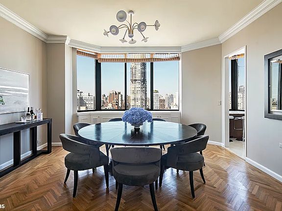 5th image of 200 E 65th St APT 28N