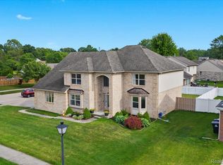 38601 Shelby Dr, Westland, MI 48186