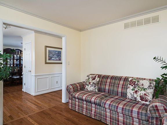 5th image of 3921 Westbrook Dr