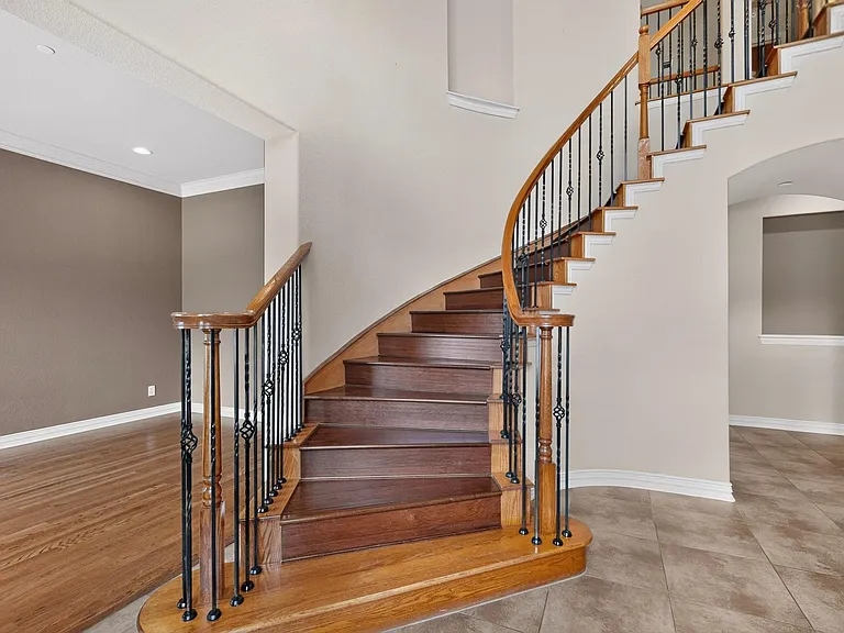 475 Fenwick Dr — Photo 9