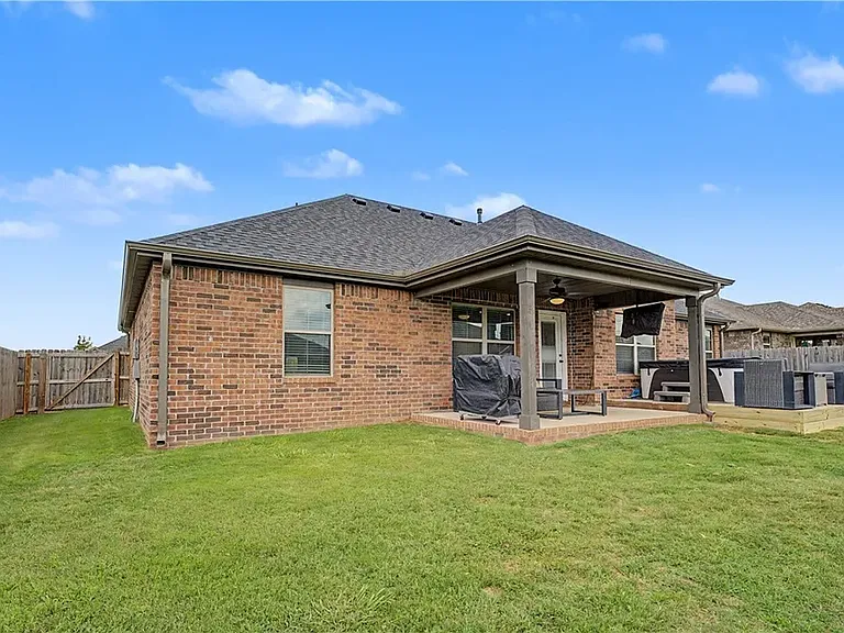 1010 Trailwood St — Photo 13