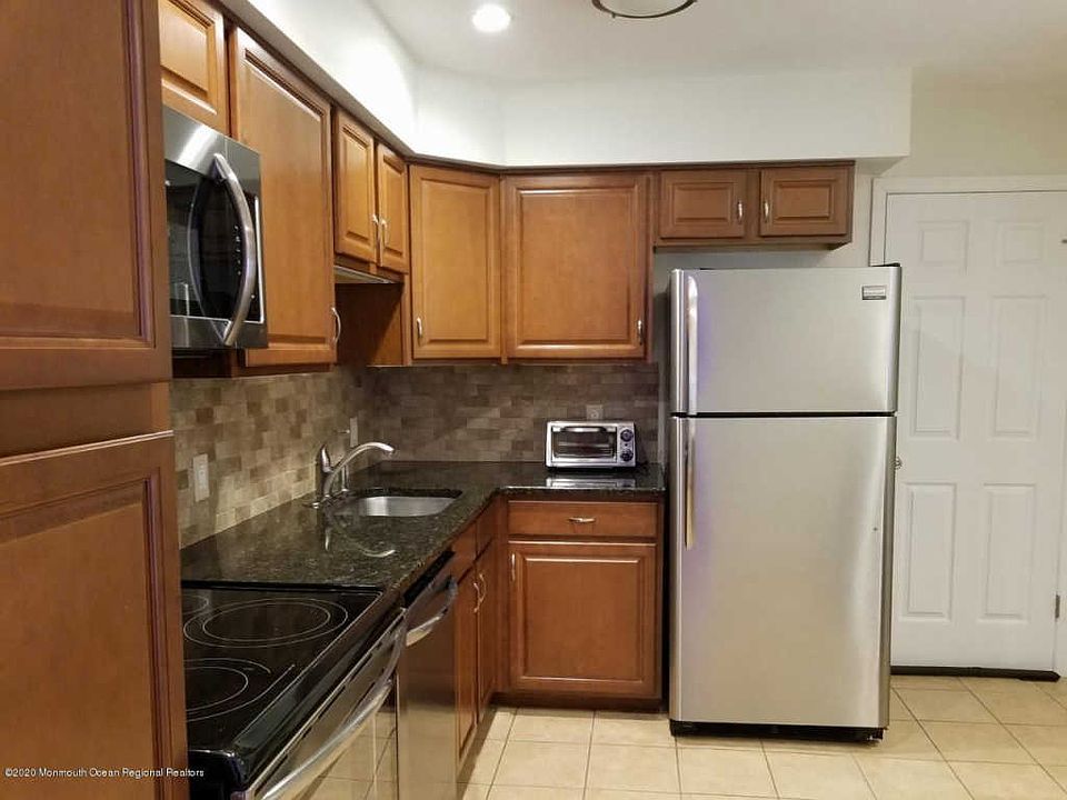 1st image of 46 Easton Dr #61